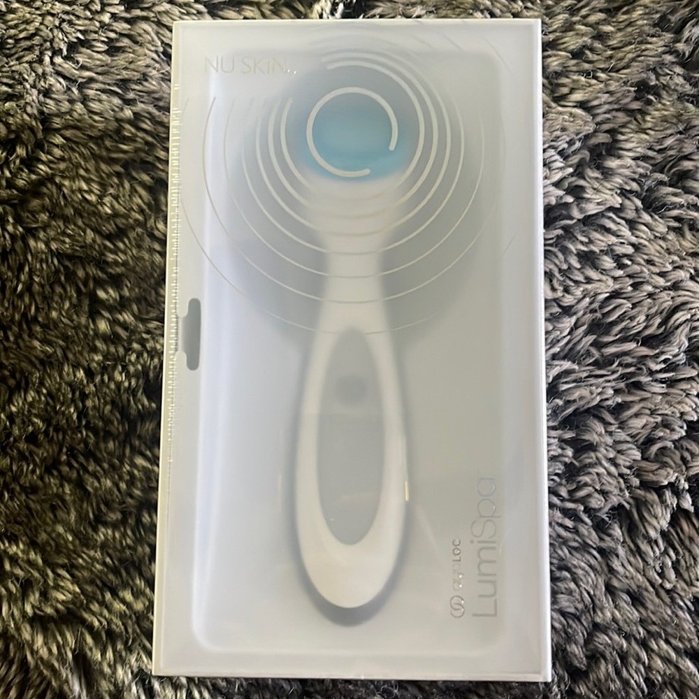 Nuskin AgeLOC LumiSpa Essential Kit